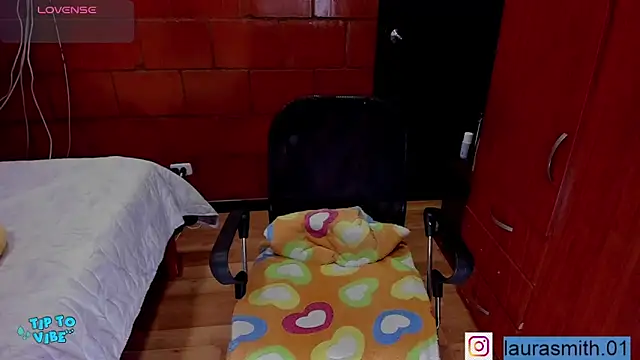 laura smith0 online show from 20, 12, 2025