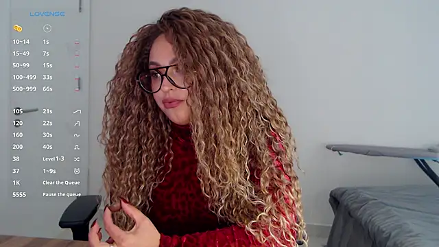 Snapshot of _Just_a_queen_3 chatting on 5, 3, 2026 Just a queen 3 online show from 5, 3, 2026