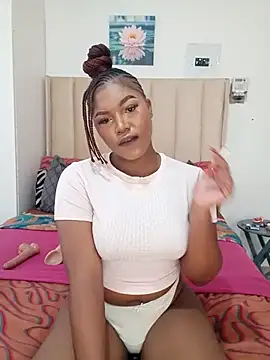 Snapshot of charmainexxx chatting on 16, 4, 2026 charmainexxx online show from 16, 4, 2026