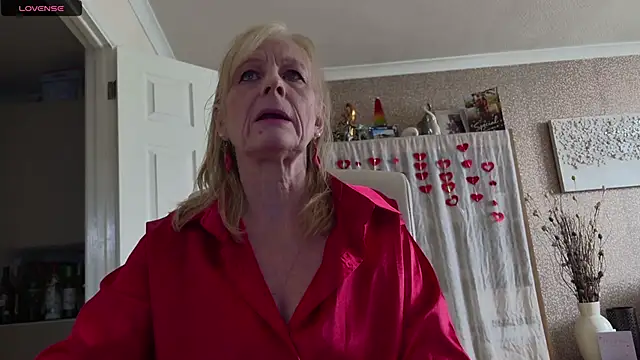 Snapshot of TopazCamgirl chatting on 15, 4, 2026 TopazCamgirl online show from 15, 4, 2026