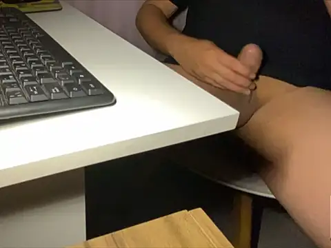 Snapshot of tomazu11 chatting on 3, 11, 2025 tomazu11 online show from 3, 11, 2025