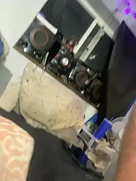 Snapshot of Cutebitch@xh chatting on 12, 4, 2026 Cutebitchxh online show from 12, 4, 2026