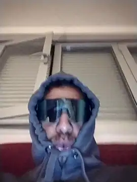 Snapshot of mehdi-l7away chatting on 15, 4, 2026 mehdi-l7away online show from 15, 4, 2026