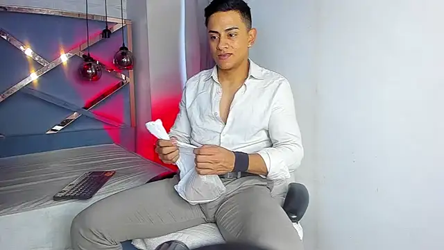 Lucii fer  online show from 13, 3, 2026