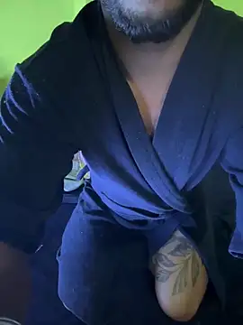 Snapshot of mikemacluffy chatting on 1, 3, 2026 mikemacluffy online show from 1, 3, 2026