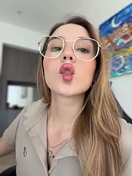 SophieRaily  online show from 18, 3, 2026