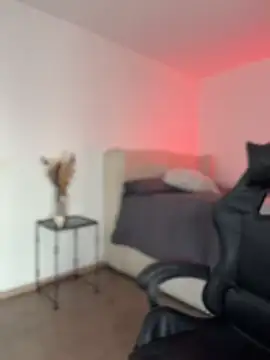 SophieRaily  online show from 8, 4, 2026