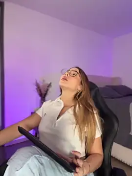 SophieRaily  online show from 16, 4, 2026