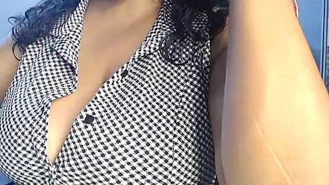 Snapshot of hot_menka chatting on 16, 4, 2026 hot menka online show from 16, 4, 2026