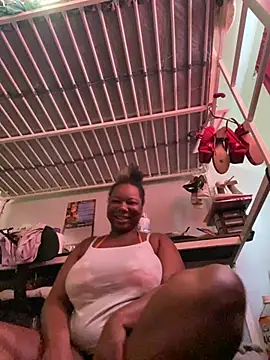 Snapshot of DamnBubbles chatting on 16, 4, 2026 DamnBubbles online show from 16, 4, 2026