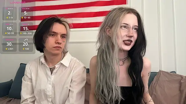 Snapshot of VeryRare_TwinS chatting on 4, 4, 2026 VeryRare TwinS online show from 4, 4, 2026