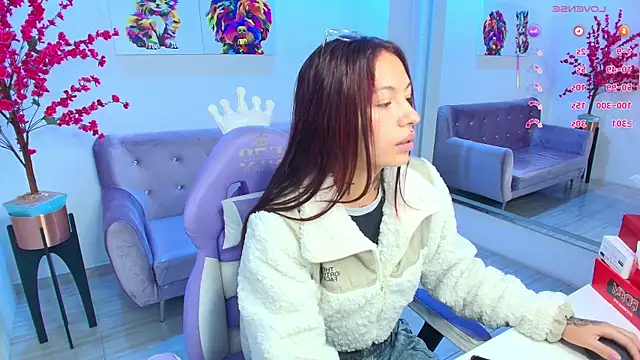 Snapshot of Charlotte_ethan chatting on 5, 11, 2025 Charlotte ethan online show from 5, 11, 2025