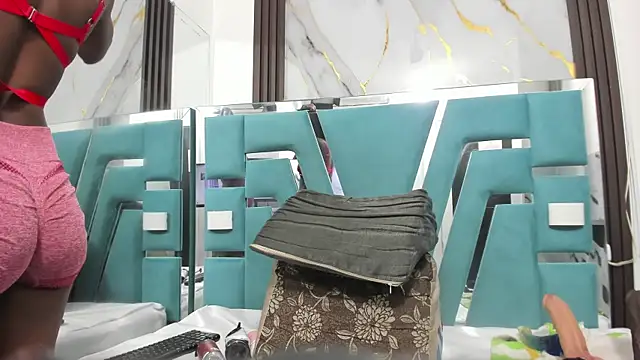 Snapshot of ebony_valentina chatting on 1, 12, 2025 ebony valentina online show from 1, 12, 2025