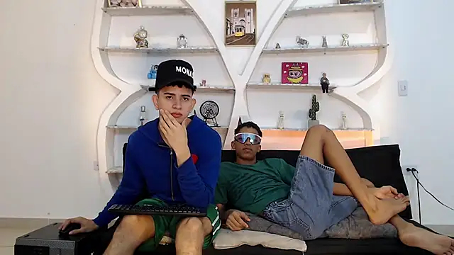 Snapshot of KING_OFF_BOYS chatting on 4, 12, 2025 KING OFF BOYS online show from 4, 12, 2025