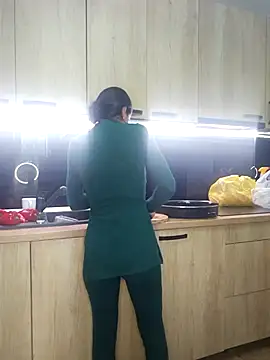 Snapshot of zoeylarkens chatting on 29, 10, 2025 zoeylarkens online show from 29, 10, 2025