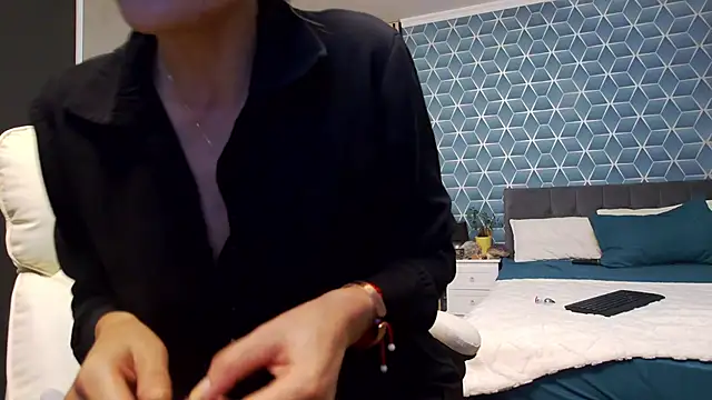 Snapshot of zoeylarkens chatting on 5, 11, 2025 zoeylarkens online show from 5, 11, 2025