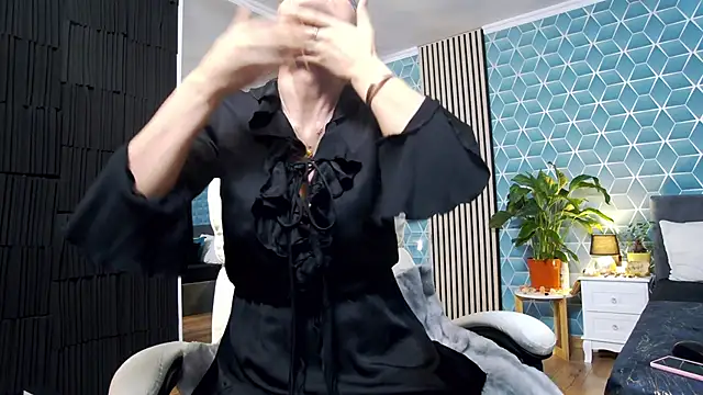 Snapshot of zoeylarkens chatting on 27, 11, 2025 zoeylarkens online show from 27, 11, 2025