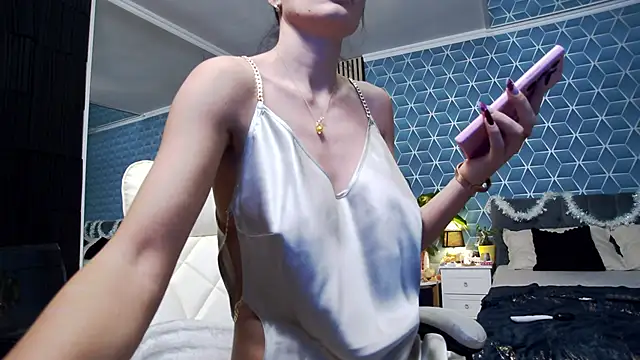 Snapshot of zoeylarkens chatting on 17, 12, 2025 zoeylarkens online show from 17, 12, 2025