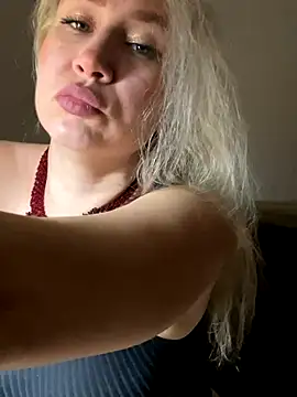 Snapshot of Nikusia chatting on 4, 12, 2025 Nikusia online show from 4, 12, 2025