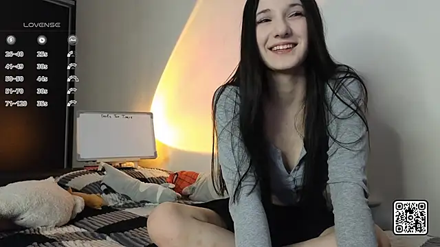 Snapshot of OdelynBagge chatting on 8, 11, 2025 OdelynBagge online show from 8, 11, 2025