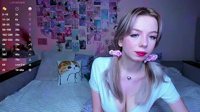 Snapshot of CortneyCane chatting on 28, 11, 2025 CortneyCane online show from 28, 11, 2025