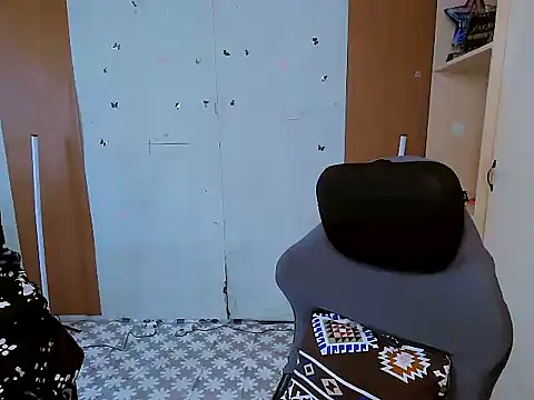 YourNikkieXxx online show from 15, 4, 2026