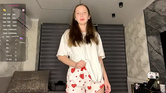 Snapshot of CharlynDini chatting on 25, 11, 2025 CharlynDini online show from 25, 11, 2025