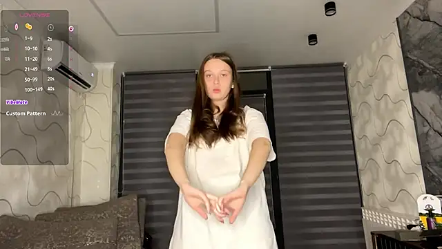 Snapshot of CharlynDini chatting on 27, 11, 2025 CharlynDini online show from 27, 11, 2025