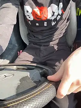 Snapshot of bmwe71 chatting on 16, 3, 2026 bmwe71 online show from 16, 3, 2026