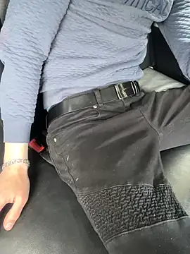 Snapshot of bmwe71 chatting on 7, 4, 2026 bmwe71 online show from 7, 4, 2026