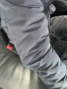 Snapshot of bmwe71 chatting on 8, 4, 2026 bmwe71 online show from 8, 4, 2026