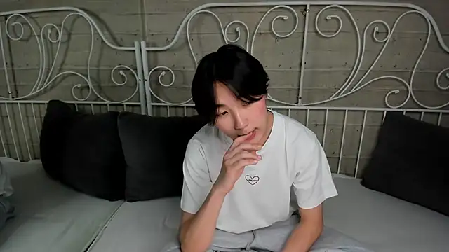 Snapshot of HeejinWang chatting on 1, 11, 2025 HeejinWang online show from 1, 11, 2025