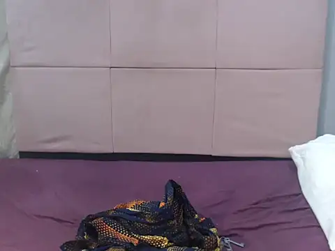 Snapshot of CurvyDollxx25 chatting on 9, 10, 2025 CurvyDollxx25 online show from 9, 10, 2025