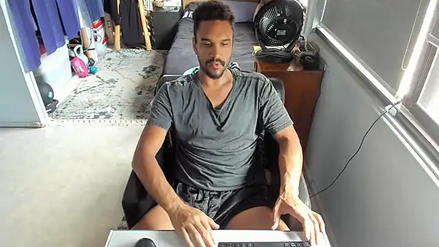 Snapshot of CassiusJohnson chatting on 17, 10, 2025 CassiusJohnson online show from 17, 10, 2025