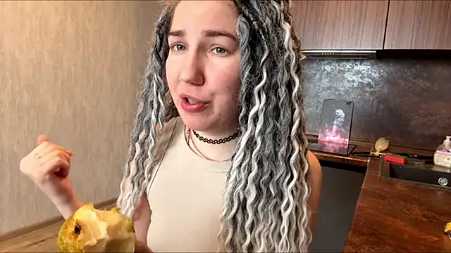 Snapshot of GeraldineStevenson chatting on 3, 3, 2026 GeraldineStevenson online show from 3, 3, 2026