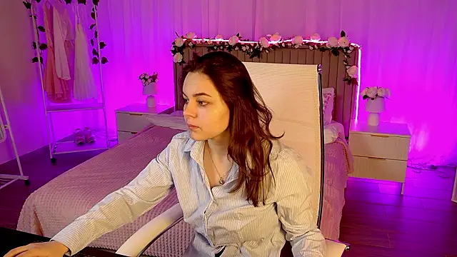 Snapshot of FrancescaCavaliere chatting on 3, 3, 2026 FrancescaCavaliere online show from 3, 3, 2026