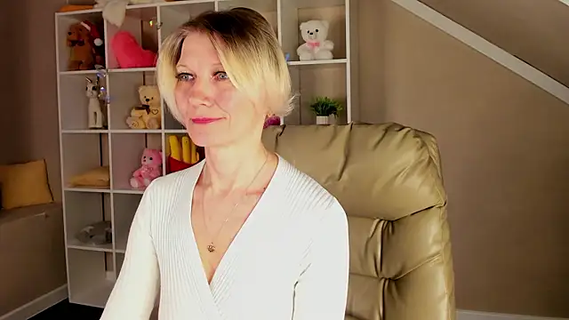 Julie Lucas online show from 13, 3, 2026