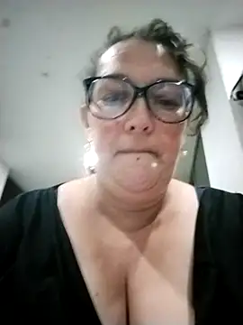  Saraqueen online show from 12, 4, 2026