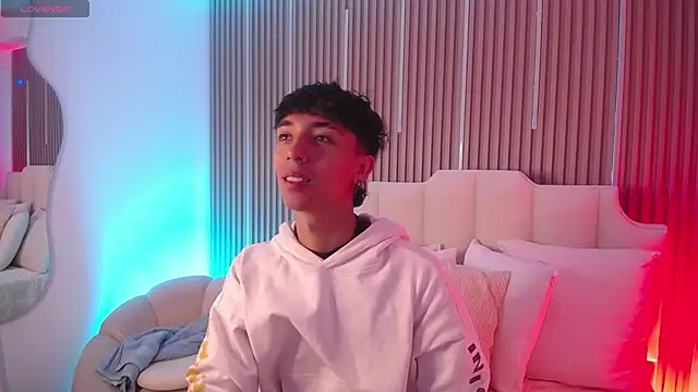 Snapshot of Aiden_Rivers_ chatting on 4, 3, 2026 Aiden Rivers online show from 4, 3, 2026