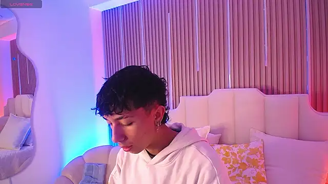 Snapshot of Aiden_Rivers_ chatting on 6, 3, 2026 Aiden Rivers online show from 6, 3, 2026