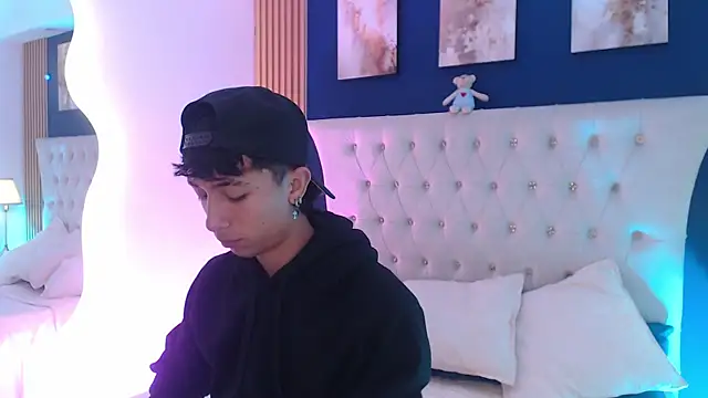 Snapshot of Aiden_Rivers_ chatting on 3, 4, 2026 Aiden Rivers online show from 3, 4, 2026