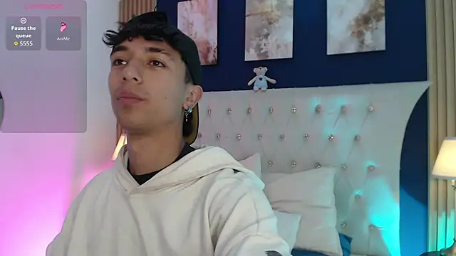 Snapshot of Aiden_Rivers_ chatting on 4, 4, 2026 Aiden Rivers online show from 4, 4, 2026