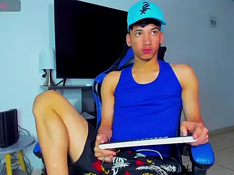 Snapshot of Lyam_Russo chatting on 5, 4, 2026 Lyam Russo online show from 5, 4, 2026