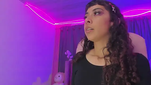 Snapshot of Kiara_lovely chatting on 15, 4, 2026 Kiara lovely online show from 15, 4, 2026