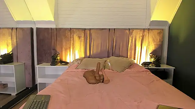 Snapshot of Fiorelaa_ chatting on 15, 4, 2026 Fiorelaa online show from 15, 4, 2026