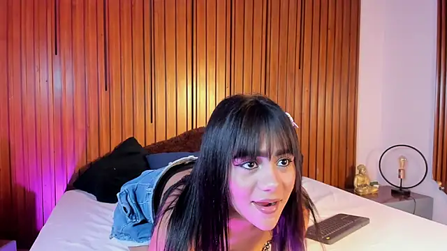 Snapshot of Laila-Miller chatting on 7, 3, 2026 Laila-Miller online show from 7, 3, 2026