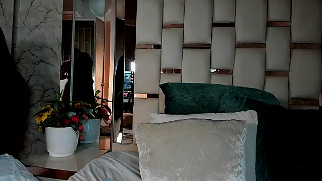 dulce lyraa1 online show from 15, 3, 2026