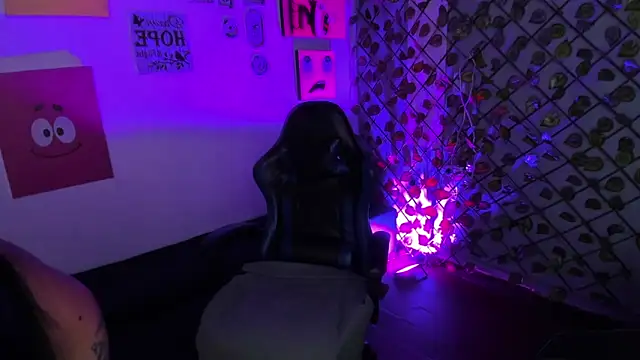 Snapshot of Megan_Collinss1 chatting on 7, 3, 2026 Megan Collinss1 online show from 7, 3, 2026