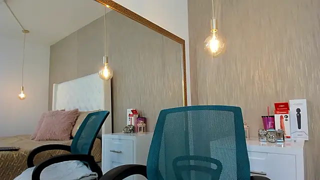 Scarlet 22  online show from 8, 3, 2026