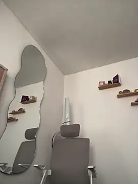 Snapshot of Misty-kat chatting on 13, 4, 2026 Misty-kat online show from 13, 4, 2026